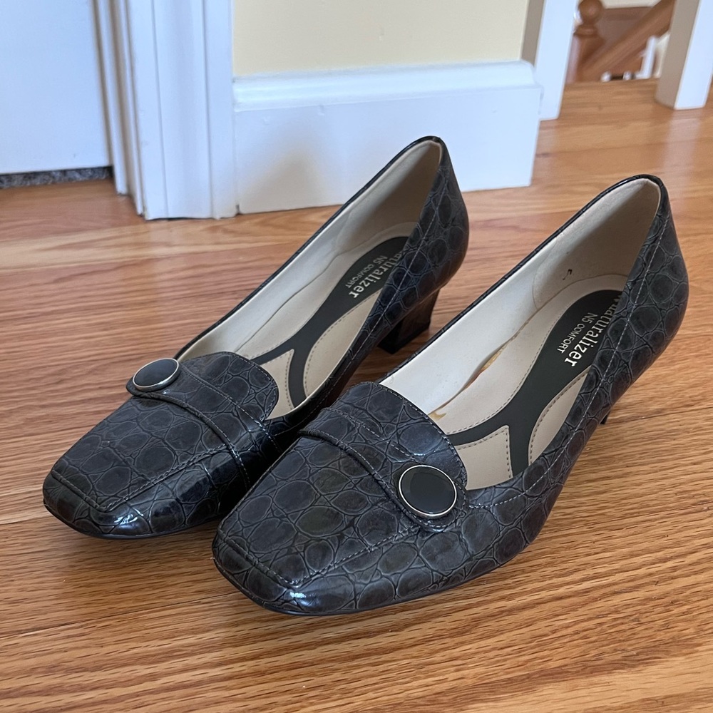 Reptile texture Naturalizer kitten heels